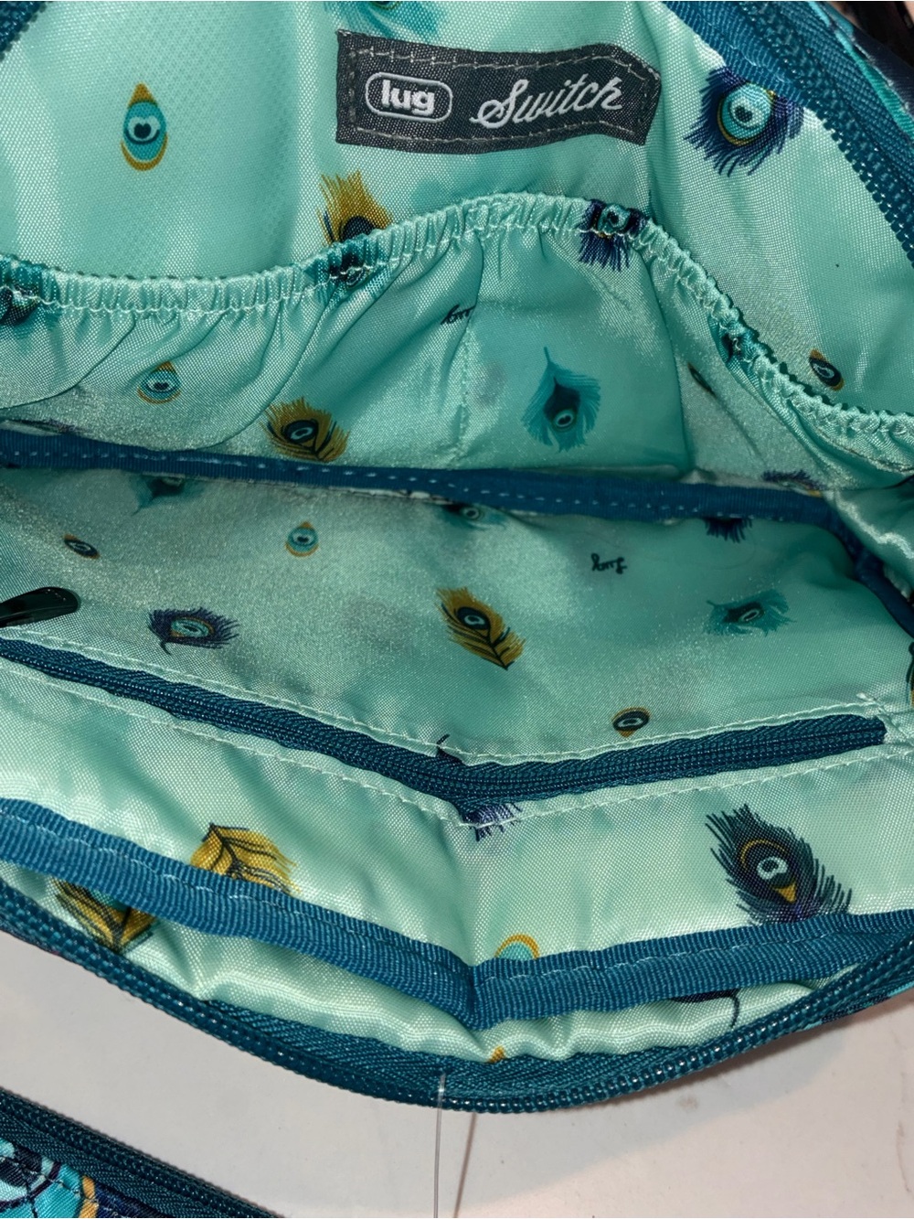 Lug Switch Convertible RFID Crossbody Bag & Matching Pouch Discontinued Peacock - Picture 4 of 6